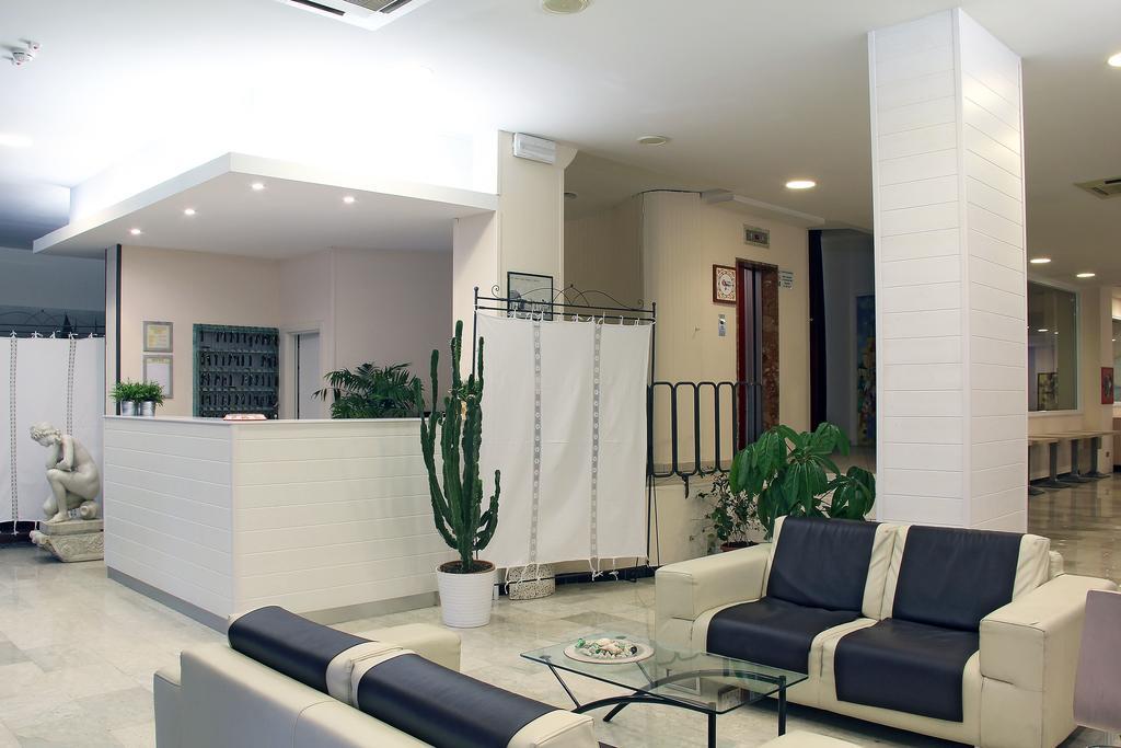 Hotel Major Католика Екстериор снимка