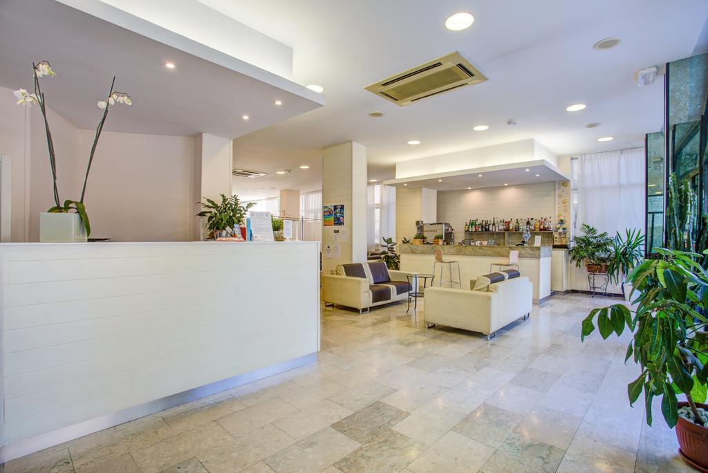 Hotel Major Католика Екстериор снимка