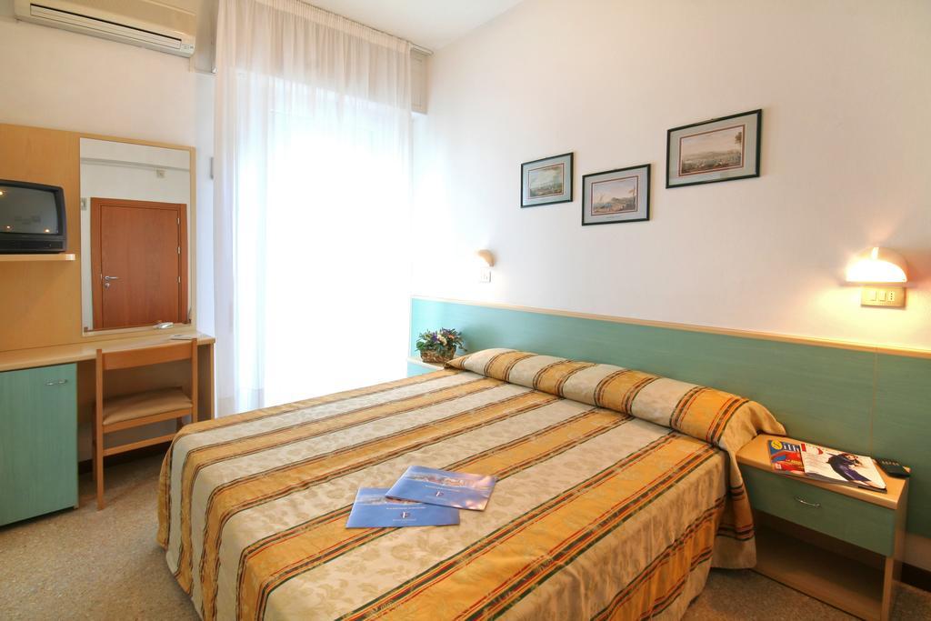 Hotel Major Католика Екстериор снимка